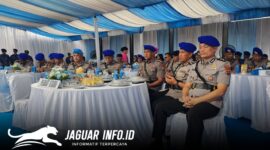 G.1 Syukuran sederhana dalam rangka HUT Pol Airud ke - 75. Tampak para pejabat utama Sulut menaikan doa bersama untuk korban bencana alam di Sumatera