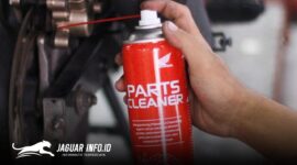 Rahasia Motor Tetap Prima
Perawatan rutin adalah kunci kenyamanan berkendara. Gunakan rangkaian cairan pembersih motor yang sesuai standar pabrikan untuk menghilangkan kerak karbon dan melindungi mesin dari panas berlebih. Jangan tunggu rusak baru ke bengkel! (Foto PT. AHM)