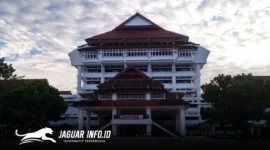 Gedung Kantor Gubernur Sulawesi Utara di Jalan 17 Agustus, Kota Manado, yang menjadi pusat kendali pemerintahan Bumi Nyiur Melambai (Foto Kominfo Sulut)