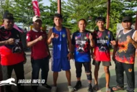 Pelatih dan atlet Sasana Phoenix Boxing Club berfoto bersama saat sesi latihan terakhir menjelang laga Boxing On The Street 2026.(Foto Istimewa)