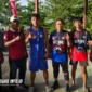 Pelatih dan atlet Sasana Phoenix Boxing Club berfoto bersama saat sesi latihan terakhir menjelang laga Boxing On The Street 2026.(Foto Istimewa)