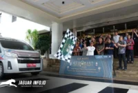 Kepala Perwakilan Bank Indonesia Sulawesi Utara, Joko Supratikto (tengah), secara simbolis melepas keberangkatan mobil kas keliling dalam acara Kick-Off SERAMBI 2026 di Manado, Rabu (18/2).