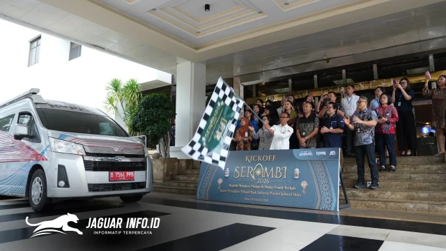Kepala Perwakilan Bank Indonesia Sulawesi Utara, Joko Supratikto (tengah), secara simbolis melepas keberangkatan mobil kas keliling dalam acara Kick-Off SERAMBI 2026 di Manado, Rabu (18/2). 
