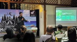 Suasana hangat kebersamaan para anggota komunitas saat mengikuti rangkaian kegiatan Honda Fun Motour Camp di Talajo Resort, Minahasa Utara. Kegiatan ini menjadi ajang mempererat solidaritas antar bikers Honda di Sulawesi Utara. 