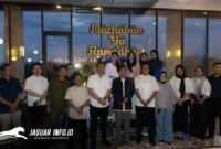 Manajemen Luwansa Hotel & Convention Center Manado berfoto bersama para awak media usai acara Media Gathering dan peluncuran Ramadhan Iftar Package 2026 di Manado, Kamis (19/2/2026).