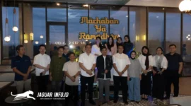 Manajemen Luwansa Hotel & Convention Center Manado berfoto bersama para awak media usai acara Media Gathering dan peluncuran Ramadhan Iftar Package 2026 di Manado, Kamis (19/2/2026).