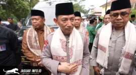 Kapolri Jenderal Listyo Sigit Prabowo memberikan keterangan kepada awak media mengenai instruksi hukuman berat bagi oknum Brimob di Maluku, saat kunjungannya di Majalengka, Jawa Barat, Senin (23/2/2026). Foto : Humas Polri