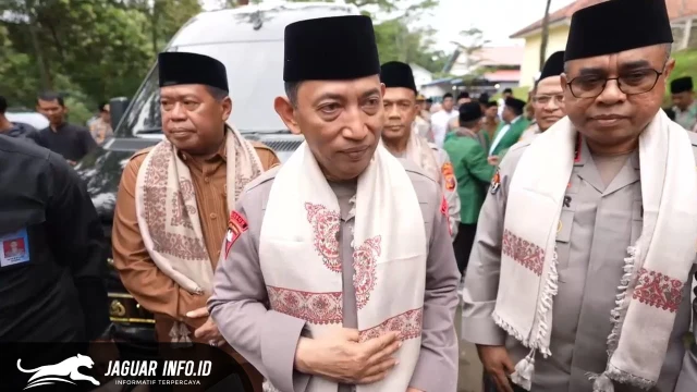 Kapolri Jenderal Listyo Sigit Prabowo memberikan keterangan kepada awak media mengenai instruksi hukuman berat bagi oknum Brimob di Maluku, saat kunjungannya di Majalengka, Jawa Barat, Senin (23/2/2026). Foto : Humas Polri