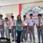 Manajemen PT Daya Adicipta Wisesa (DAW) menyerahkan bantuan beasiswa pendidikan secara simbolis kepada perwakilan siswa SMK Negeri 1 Likupang Timur. Foto : PT. DAW