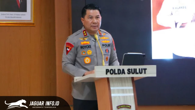 Kapolda Sulawesi Utara Irjen Pol Roycke Harry Langie memberikan arahan strategis saat membuka Rapat Pimpinan (Rapim) Polda Sulut 2026 di Aula Tri Brata, Manado, Rabu (25/2/2026). Foto Bid Humas Polda Sulut