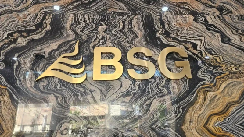Logo Bank BSG di salah satu kantor cabang. Manajemen memastikan stok dana lebaran sebesar Rp900 miliar aman di seluruh jaringan kantor dan ATM. Foto : Istimewa