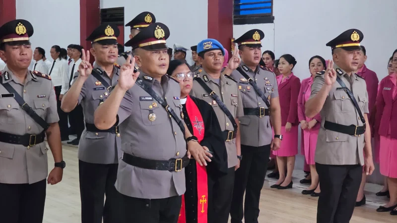 Sumpah janji PJU dan Kapolsek baru saat upacara serah terima jabatan di Aula Tribrata Polres Minut, Jumat (13/3/2026). Foto : Istimewa
