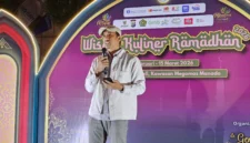 Analis Yunior/Asisten Manajer Fungsi Pelaksana Pengembangan UMKM KPw BI Sulut, Heriyanto, saat memberikan sambutan mewakili Kepala BI Sulut Joko Supratikto terkait penguatan ekonomi syariah pada penutupan Wisata Kuliner Ramadhan 2026 di Megamas Manado. Foto Istimewa