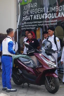 Edukasi Keselamatan Berkendara Honda Sasar Pelajar SMKN 1 Limboto