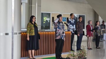 General Manager PT Angkasa Pura Indonesia Bandara Sam Ratulangi, Radityo Ari Purwoko, memimpin apel pembukaan Posko Terpadu Angkutan Lebaran 2026 bersama jajaran personel gabungan di Manado, Sulawesi Utara, Jumat (13/3/2026). Foto : Humas Bandara Sam Ratulangi