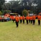 Personel Basarnas Manado saat mengikuti apel kesiapsiagaan di lapangan kantor. Foto Basarnas