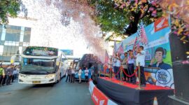 Suasana keberangkatan ribuan peserta Mudik Bareng Honda 2026 menggunakan bus eksekutif menuju Jawa Tengah. Foto AHM