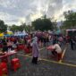 warga antusias mendatangi Wisata Kuliner Ramadhan (WKR) di kawasan Megamas, Manado.  Foto : BI Sulut