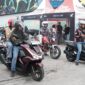 Sejumlah anggota komunitas sepeda motor matik Honda berkumpul dan bersiap melakukan perjalanan touring bersama di area Manado. Foto : DAW