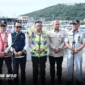 Direktur Utama Jasa Raharja Muhammad Awaluddin (tengah) memberikan keterangan pers didampingi Kakorlantas Polri Irjen Pol Drs. Agus Suryonugroho (kanan) usai meninjau kesiapan infrastruktur di Pelabuhan Merak, Banten, Kamis (26/2/2026). Foto : Jasaraharja