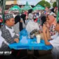 Sejumlah warga memadati area Wisata Kuliner Ramadan di kawasan Megamas, Manado, Senin (02/03/2026). Foto : Istimewa