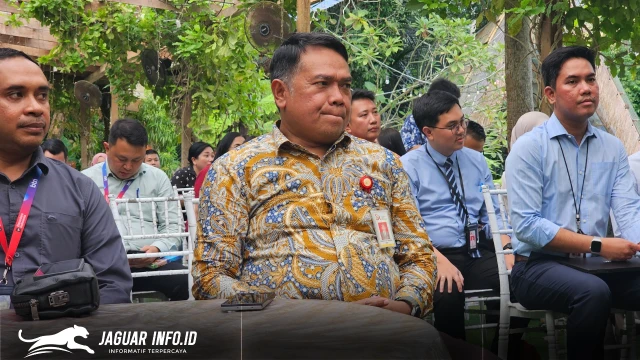 Kepala OJK SulutGo, Robert Sianipar, saat memaparkan capaian kinerja dan program strategis dalam kegiatan Media Update di Manado, Rabu (4/3/2026). Beliau menekankan pentingnya sinergi untuk memperkuat literasi dan inklusi keuangan masyarakat di wilayah Sulawesi Utara dan Gorontalo. Foto : Istimewa