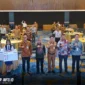 Sekretaris Daerah Minahasa Utara, Novly G. Wowiling (tengah), berfoto bersama Bupati Gorontalo, Sofyan Puhi, Deputi Kepala Perwakilan Bank Indonesia Sulawesi Utara, Renold Asri, dan Kepala OJK Sulutgoro, Robert H.P. Sianipar, usai penandatanganan komitmen bersama dalam High Level Meeting TPID, TP2DD, dan TPKAD di Minahasa Utara, Rabu (11/3/2026). FOTO : BI Sulut