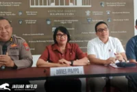 Direktur Reserse PPA dan PPO Polda Sulut, Kombes Pol Nonie Sengkey, memberikan keterangan pers terkait perkembangan kasus dugaan kekerasan seksual mahasiswi Unima berinisial AEM di Mapolda Sulawesi Utara, Manado, Selasa (10/3/2026). Foto : Humas Polda Sulut