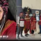 Sintia Bojoh saat mendaftarkan diri sebagai calon Ketua PWI Sulut dengan mengenakan busana adat Kabasaran di Kantor PWI Sulut, Manado. Foto : Istimewa 
