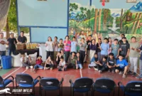 Perwakilan Sahabat Kapolda Sulut memberikan bantuan kepada pengurus Panti Asuhan J. Lucas.