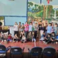 Perwakilan Sahabat Kapolda Sulut memberikan bantuan kepada pengurus Panti Asuhan J. Lucas.