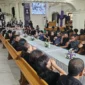 Warga jemaat mengikuti Perjamuan Kudus dengan penuh penghayatan sebagai bagian dari rangkaian Jumat Agung.
