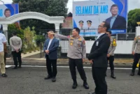 Kapolda Sulut Irjen Pol Roycke Langie dan Komisaris PT Angkasa Pura Indonesia Elly Lasut saat tinjau VVIP Bandara Sam Ratulangi Manado.