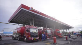 Mobil tangki Pertamina tetap bergerak mendistribusikan energi dari Integrated Terminal Bitung untuk memastikan kebutuhan BBM masyarakat terpenuhi pasca gempa Sulawesi Utara.