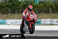 Pebalap Astra Honda Racing Team (AHRT), M. Adenanta Putra, bersiap melakukan debut di kelas tertinggi Asia Superbike (ASB) 1000 menggunakan Honda CBR1000RR-R pada seri perdana Asia Road Racing Championship (ARRC) 2026 di Sepang International Circuit, Malaysia (10-12/4). (Foto: Dok. AHM)