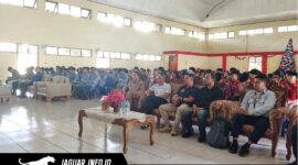 Suasana pelaksanaan Uji Kompetensi Keahlian siswa SMK Negeri 2 Manado yang bekerja sama dengan PT Daya Adicipta Wisesa guna memastikan keterampilan siswa sesuai dengan standar industri otomotif.