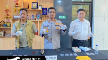 Kapolresta Manado Kombes Pol Irham Halid saat memimpin press release pengungkapan kasus narkotika jenis sabu di Mapolresta Manado, Senin (13/4/2026).