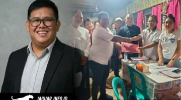 Jufri Mantak didampingi istri dan pendukung saat mendaftar sebagai Calon Hukum Tua Desa Wineru.