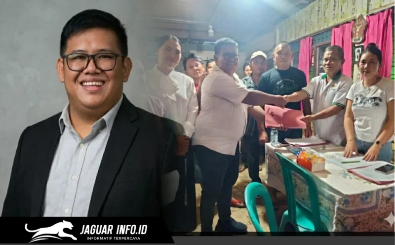 Jufri Mantak didampingi istri dan pendukung saat mendaftar sebagai Calon Hukum Tua Desa Wineru.