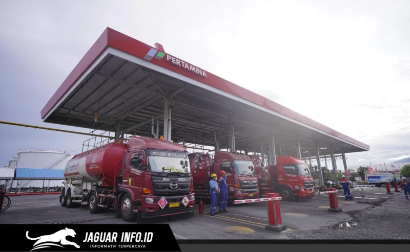 Mobil tangki Pertamina yang dikelola Elnusa Petrofin disiagakan untuk melayani distribusi BBM Minahasa Selatan.