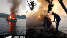 Personel Ditpolairud Polda Sulut saat menjinakkan api yang membakar bagian mesin KM Maranatha 04 di Selat Lembeh, Bitung, Rabu (15/04/2026)