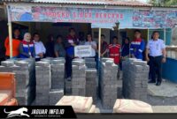 Sinergi Pertamina Patra Niaga dan BPBD Kota Bitung saat menyerahkan material bangunan untuk mendukung pemulihan infrastruktur warga terdampak gempa.