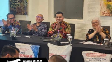 Suasana diskusi santai dan hangat antara jajaran manajemen PT Pupuk Indonesia (Persero) dengan rekan media saat membahas mekanisme penyaluran pupuk bersubsidi di Manado.