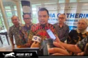 Regional CEO Regional 4 PT Pupuk Indonesia, Wishnu Ramadhani, saat melakukan doorstop bersama media dengan didampingi para Senior Manager di Manado, Sulawesi Utara.