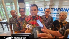 Regional CEO Regional 4 PT Pupuk Indonesia, Wishnu Ramadhani, saat melakukan doorstop bersama media dengan didampingi para Senior Manager di Manado, Sulawesi Utara.