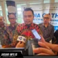 Regional CEO Regional 4 PT Pupuk Indonesia, Wishnu Ramadhani, saat melakukan doorstop bersama media dengan didampingi para Senior Manager di Manado, Sulawesi Utara.