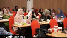 Para pelaku usaha mengikuti sesi diskusi dalam program UMK Academy 2026 di Makassar guna memperdalam strategi bisnis hijau dan pemasaran digital.