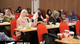 Para pelaku usaha mengikuti sesi diskusi dalam program UMK Academy 2026 di Makassar guna memperdalam strategi bisnis hijau dan pemasaran digital.