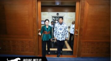 Ketua Dewan Komisioner OJK Friderica Widyasari Dewi berbincang mengenai kebijakan akses kredit rumah di Jakarta.