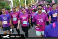 Kapolda Sulut Irjen Pol Roycke Harry Langie bersama Ketua Bhayangkari Daerah Sulut Ny. Joan Roycke Langie saat mengikuti ajang Kemala Run 2026 di Bali. 